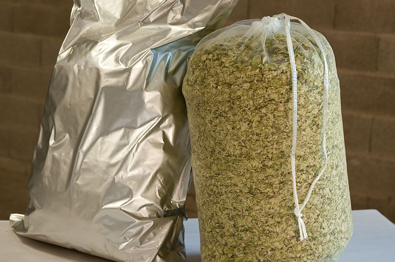 Packaging of hops